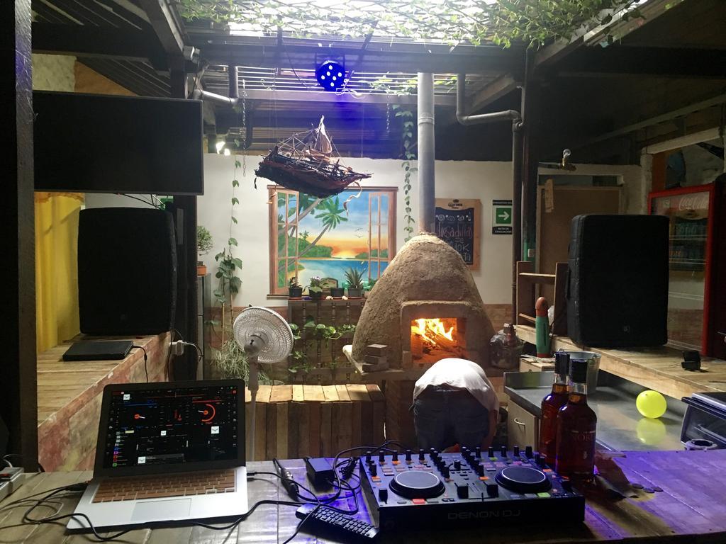 Mila Hostel Medellin Bagian luar foto