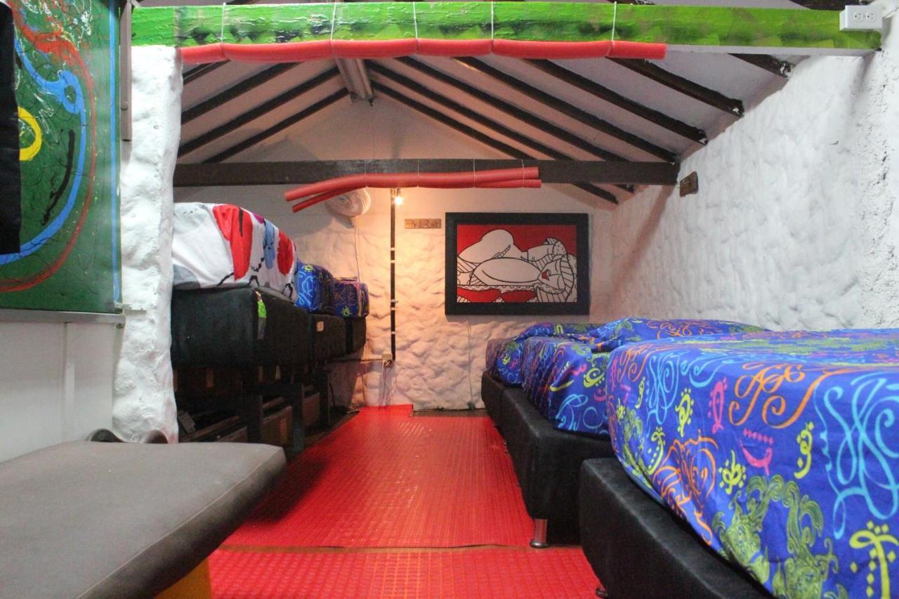 Mila Hostel Medellin Bagian luar foto